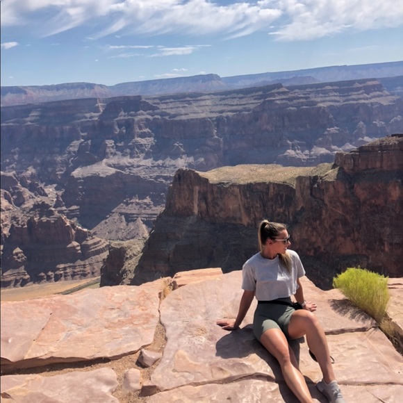 🌻 POSH AMBASSADOR 🌻 - Picture 2 of 4